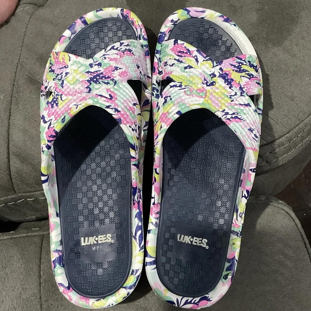 6. LUK-EES Women’s Spa Day Sandals by Muk Luks- size 39 (M 7-8), lightweight
